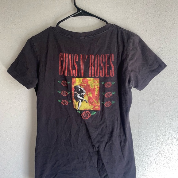 Black Guns N' Roses Graphic Tee women’s Large - Picture 3 of 5